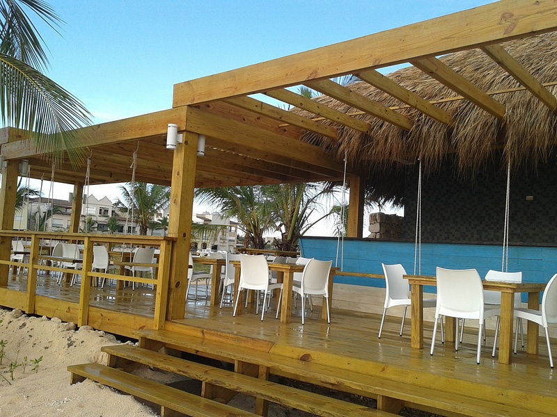 Private Beach Cove & Beach Bar