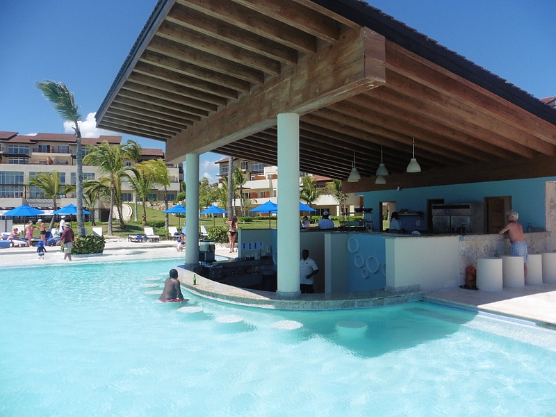 Merengue Pool Bar