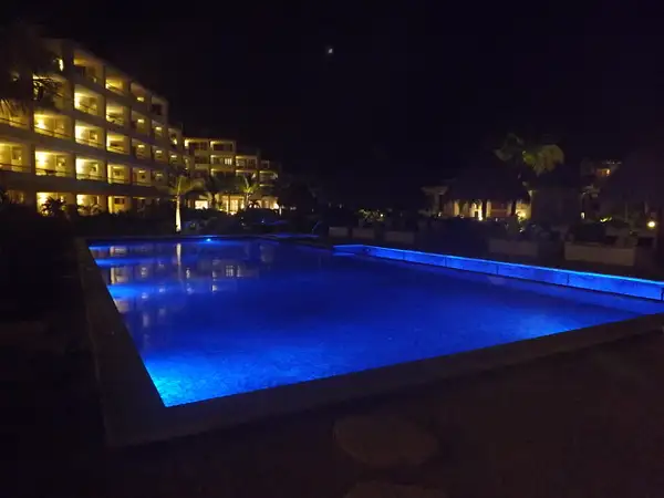 Pools look great at night by flipflopman
