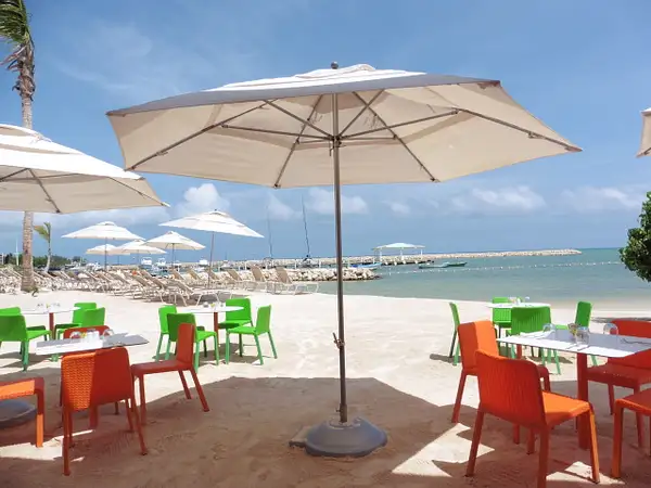 Caribya Beach Bar & Grill by flipflopman
