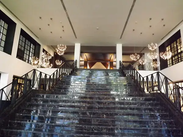 Main Staircase by flipflopman