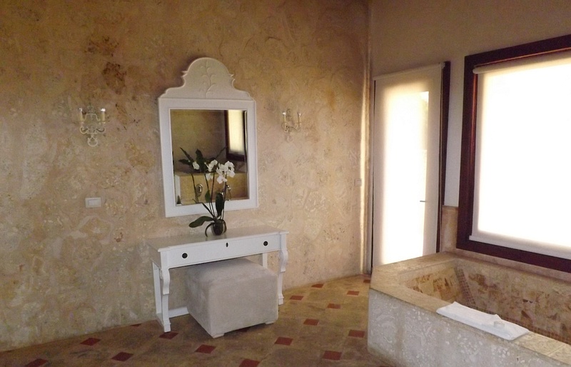 Royalty Villa #1026 Main Bathroom
