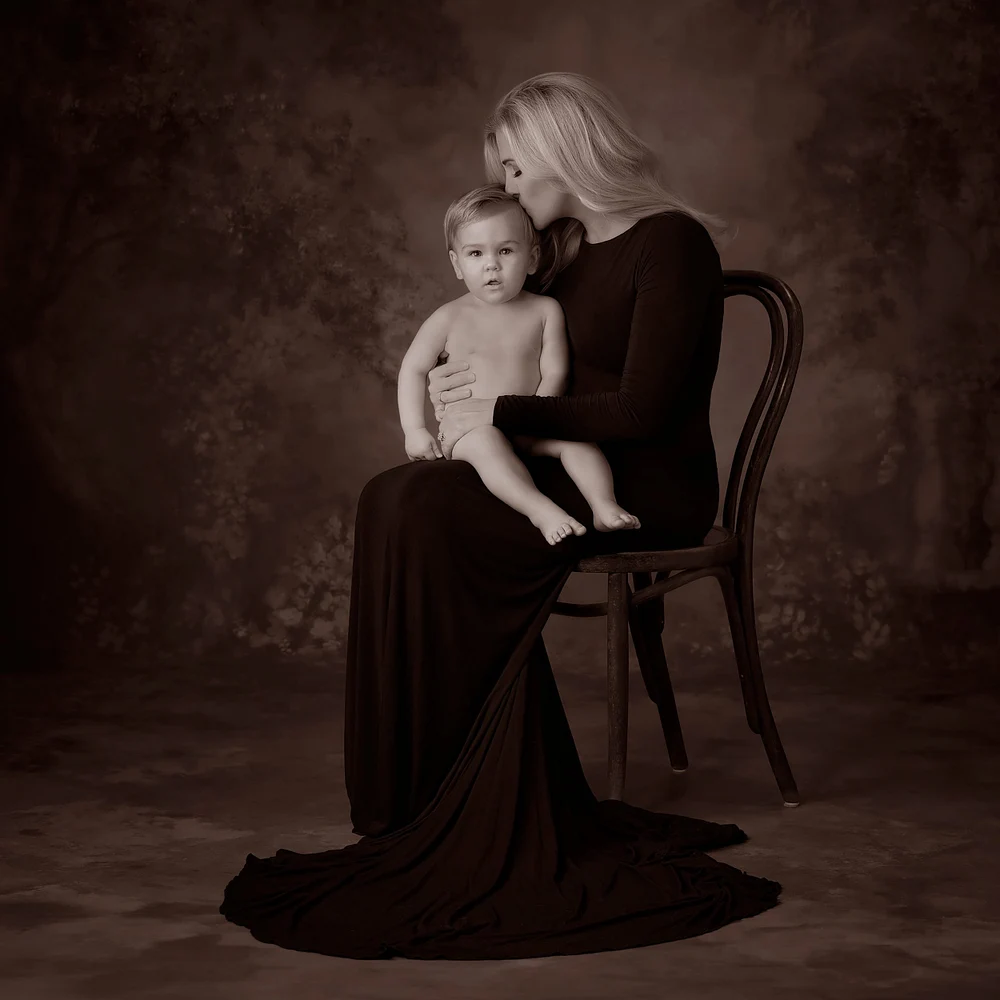 Woman_with_her_Baby_on_her_lap_w2500jpg