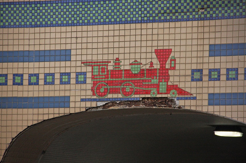 Early 20th century tile motif at Station Square