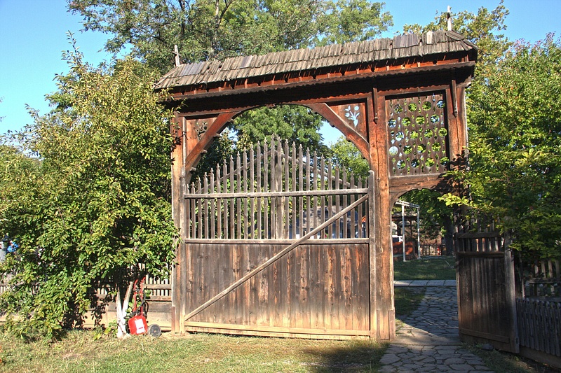 Shingled compound gate