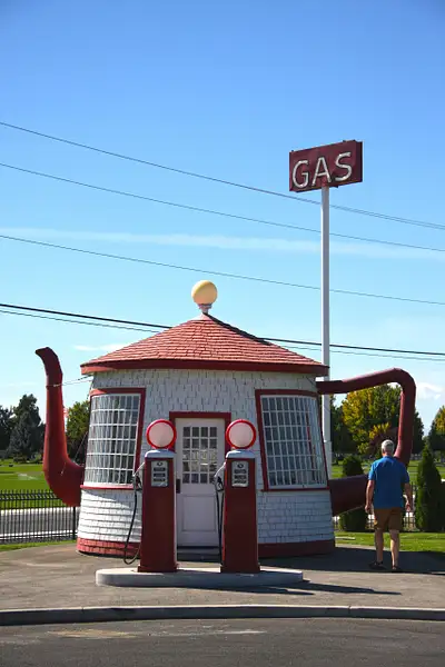 The Teapot Dome Service Station. Zillah, Washington by...
