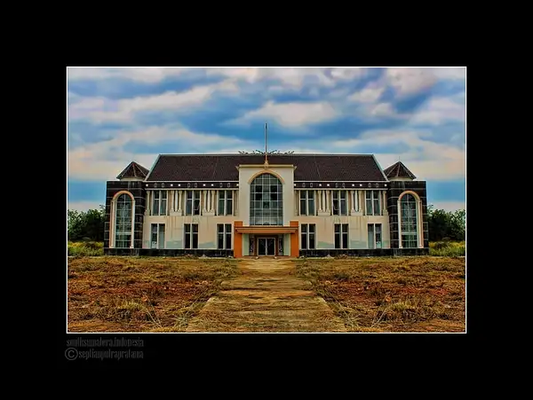 Old Building by SeptianPutrapratama