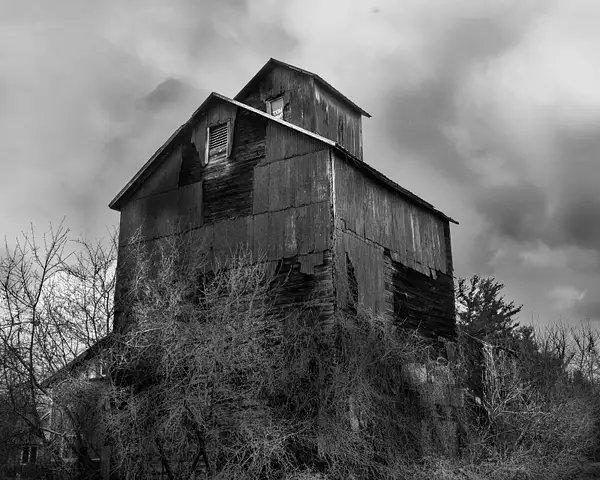 Abandoned Barn by GlennPollock