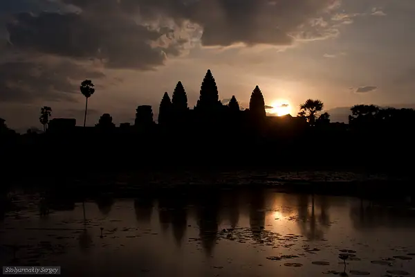 Angkor by SergeySt