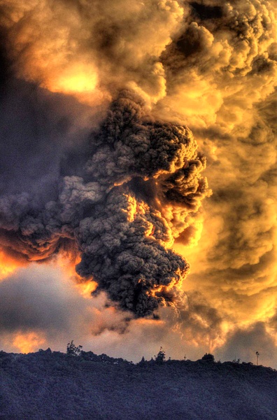 Eruption volcano Tungurahua Ecuador feb 1 2014