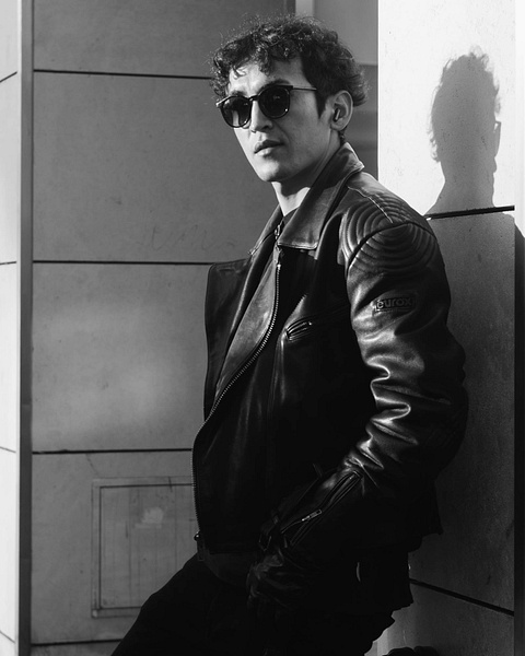 Florence Alabama Photographer Dramatic portrait man leather jacket black and white - Home screen - Renaissance Photo