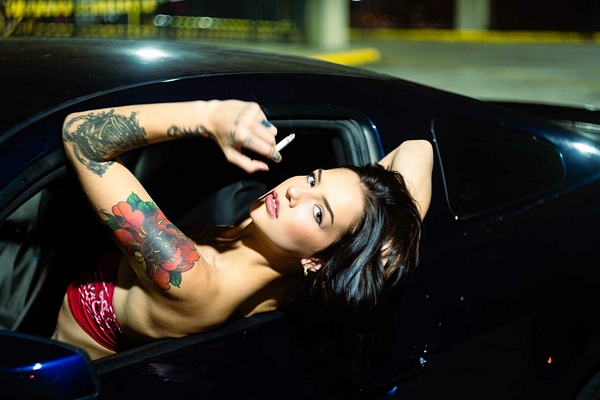 Editorial Portrait Photographer in North Alabama - Renaissance Photo - portrait with tattoos and cigarette - Home screen - Renaissance Photo