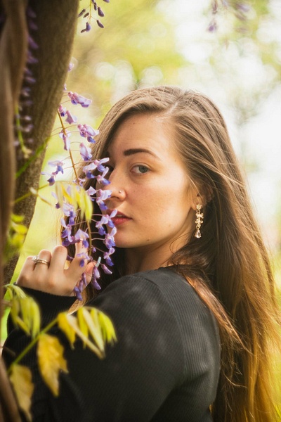Alabama Photographer portrait with flowers Missouri - Home screen - Renaissance Photo
