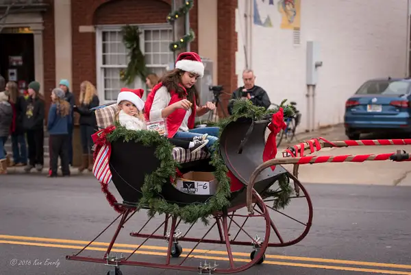 2016-12-03 107 Holiday Parade by Ken Everly