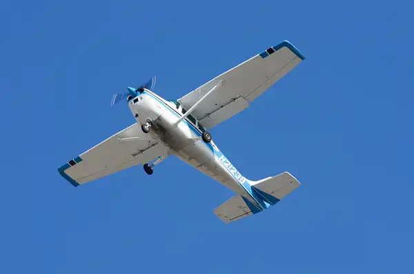 120107-3235Cessna182 by SpecialK