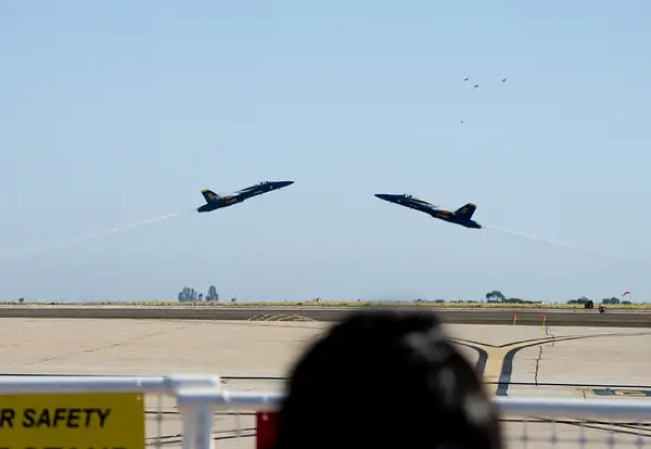 091003-5350BlueAngels2Approach by SpecialK