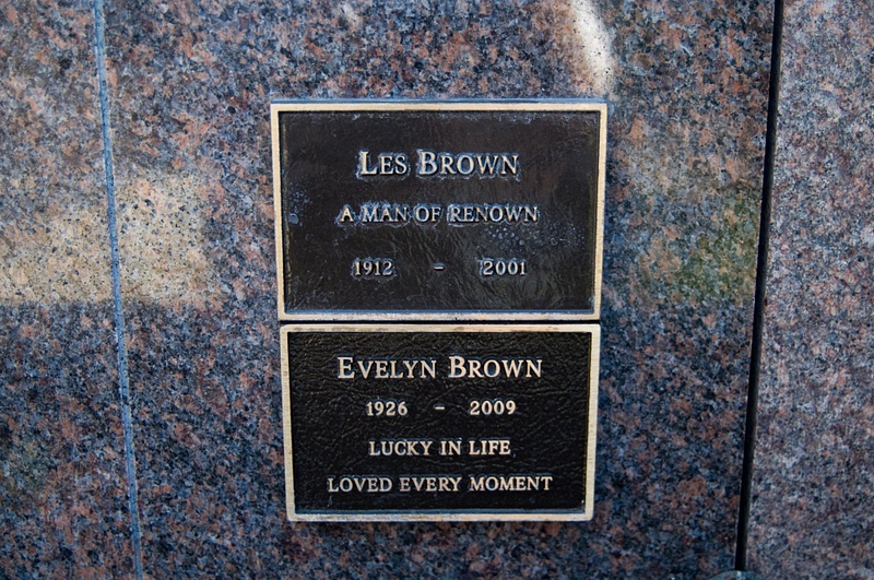 Brown Les