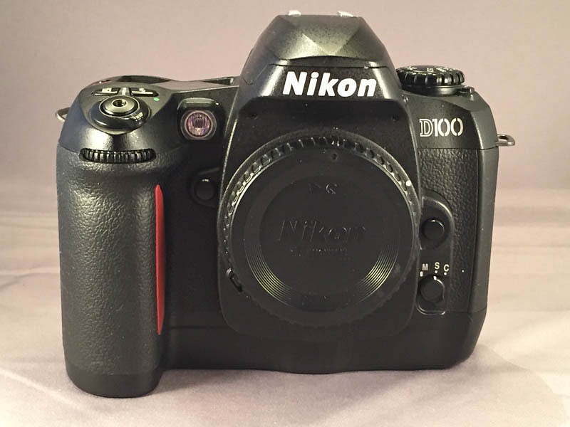 Nikon D100 Front