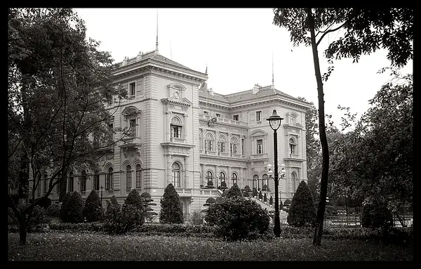 Ho Chi Minh palace by JenaAlbazi