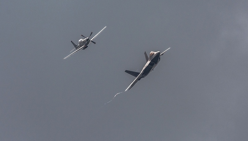 F22 Raptor and WWII Prop Plane