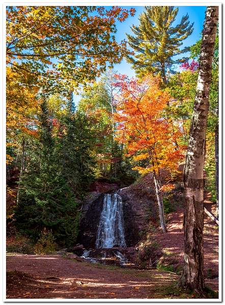 2021 Fall Colors around Haven Falls in Bete Grise,...