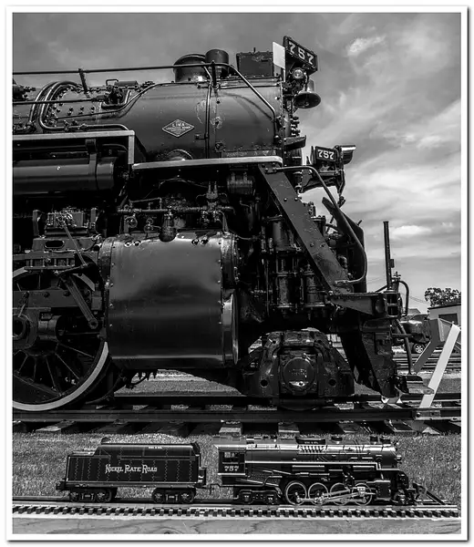 Trains DSC7193-FS-Grayscale by SDNowakowski