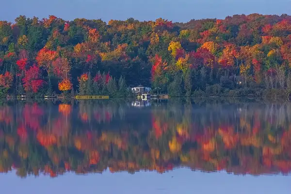 2023 Telephoto Fall Color Photos over Three-Lakes in the...