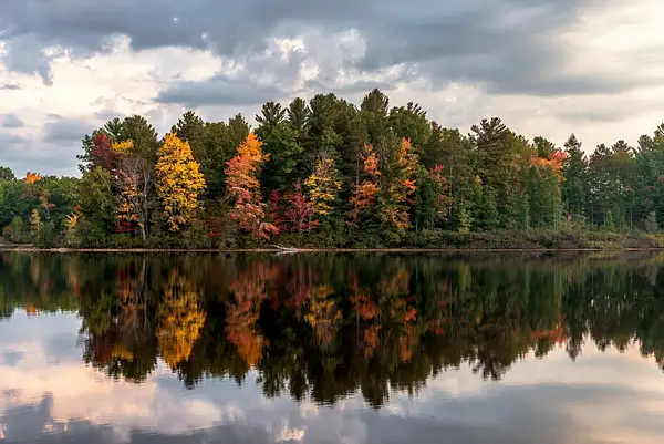 2023 Fall Colors on Dayhuff and Berry Lakes in Northern...