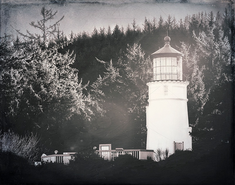 Winchester Bay Lighthouse b and w