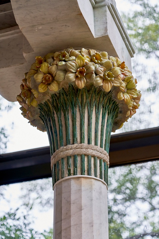 Column with Daffodils
