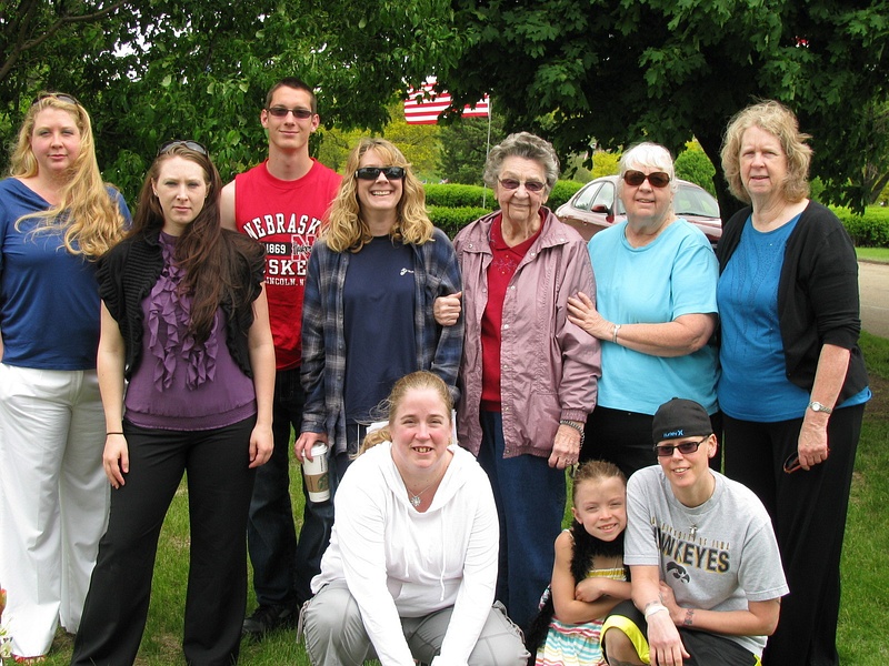 Jamie, Jeanine, Dylan, Jill, Mom, Fran, Barb, Becky, Lily and Danielle at Dad's grave