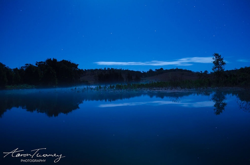 peaceful-Lake-at-night