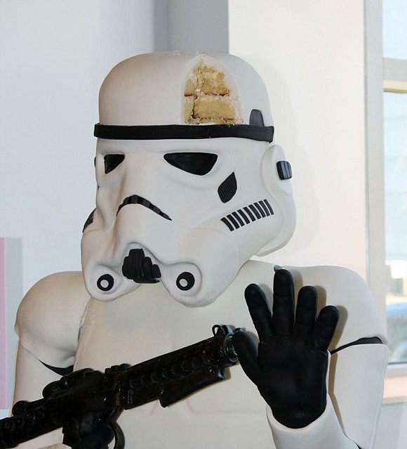 LifeSized-Stormtrooper-Cake