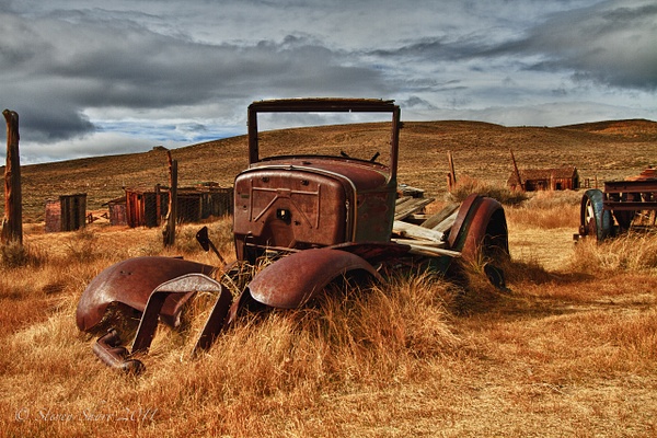 Old Car 2 Bodie-2010 HDR