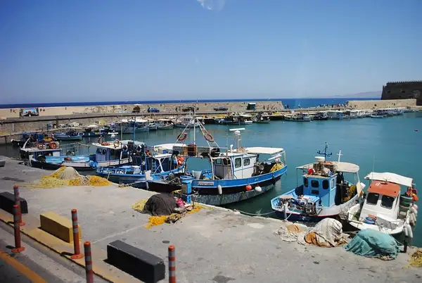 heraklion harbour crete by AdrianPusca