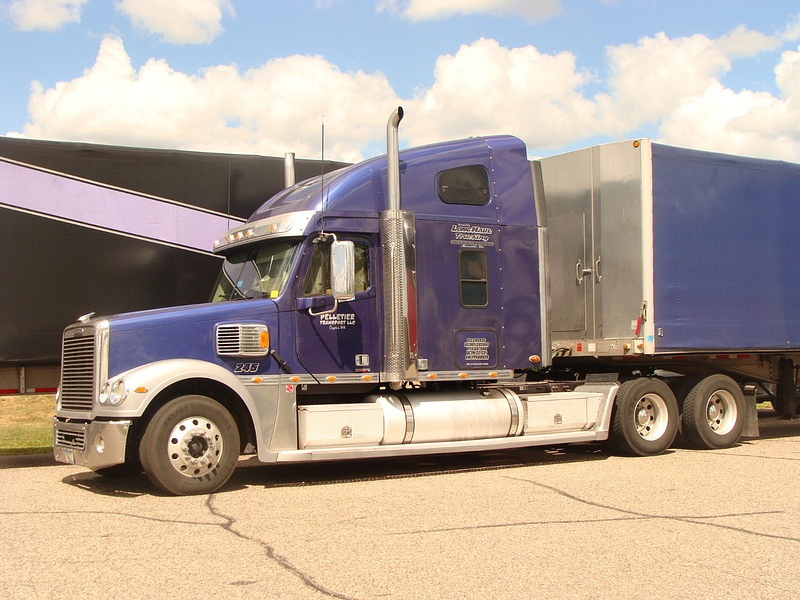 Long Haul Trucking Freightliner Coronado