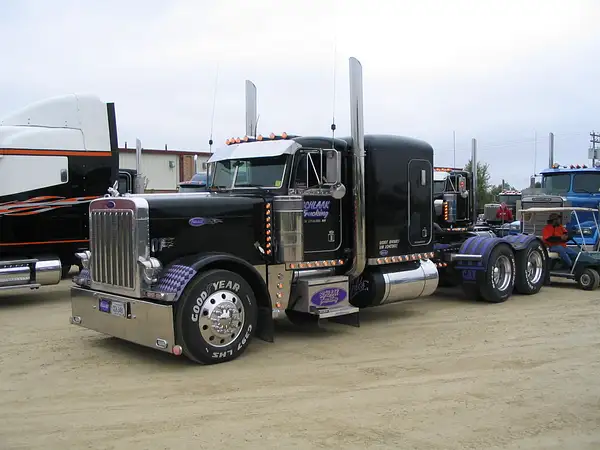 Big Iron Classic 2006 387 by Truckinboy