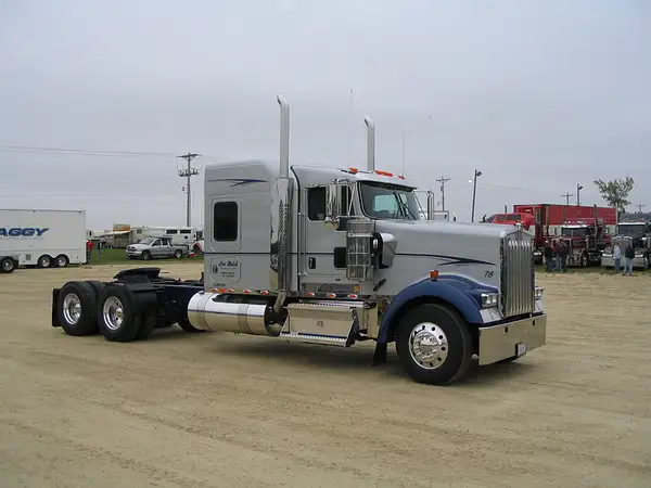 Big Iron Classic 2006 422 by Truckinboy