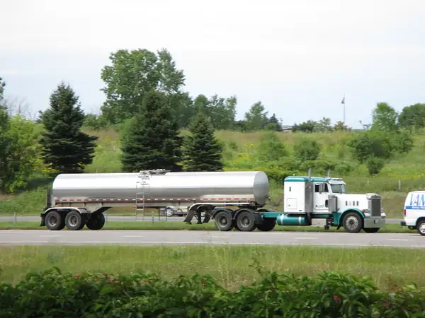 white green pete tanker by Truckinboy