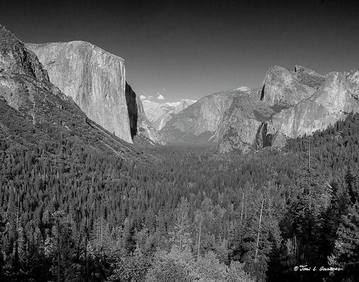 150403007BW Yosemite Valley, Half Dome, El Cap from Hwy 41