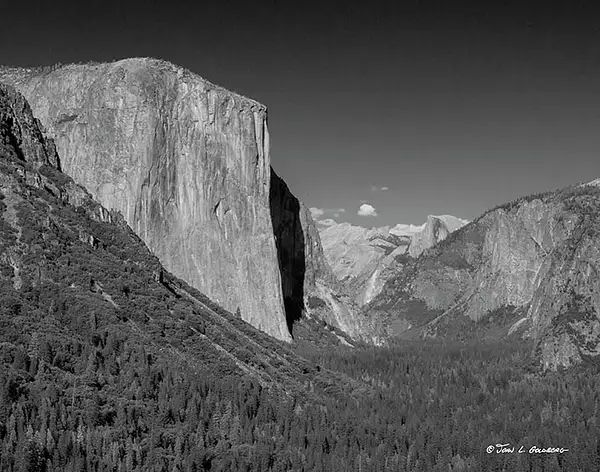 150403008BW Yosemite Valley, Half Dome, El Cap from Hwy...
