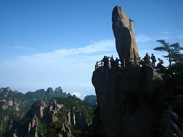 HuangShan 174 FlyingOverRock by StefsPictures