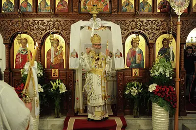 القداس الإلهي في كنيسة القديس نيقولاوس - أبو ظبي