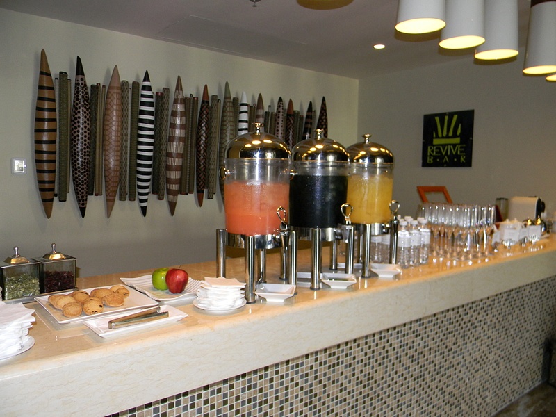 Revive bar, juices and fruit