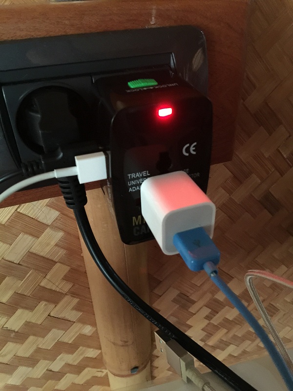 Great adapter with plug and usb ports