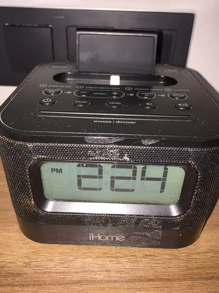 Clock radio with Iphone plug by Lovethesun
