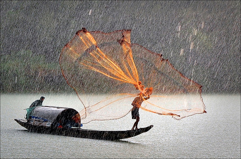 Casting net In The Rain - Ducte Le