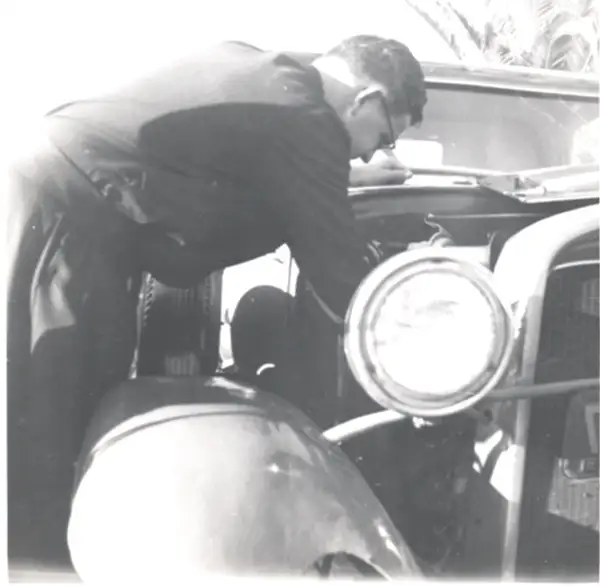 034_1950s Jesuit fixing car by SiPrep