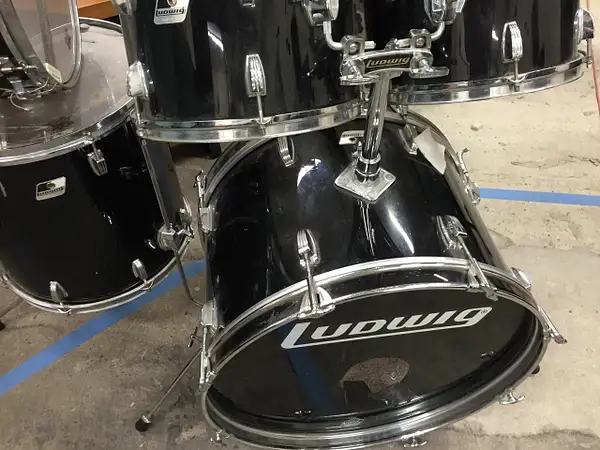 Ludwig Rocker 5 Piece Kit Black by At99697 by At99697
