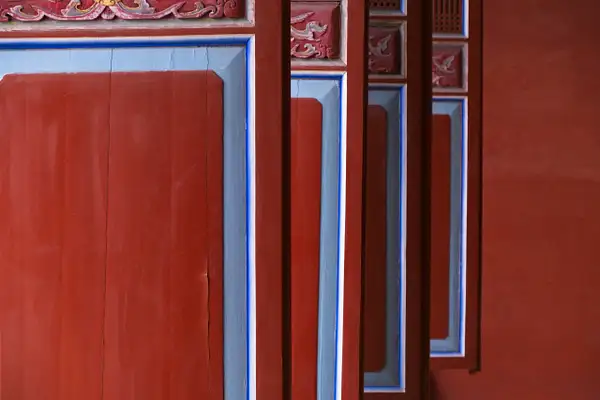 Confucius Temple doors by Greg Vickers